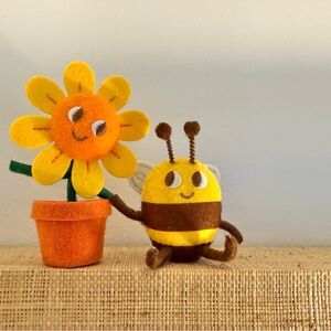 NWOT Target SPRITZ  Felt Duo Sunflower and Bumblebee Decor